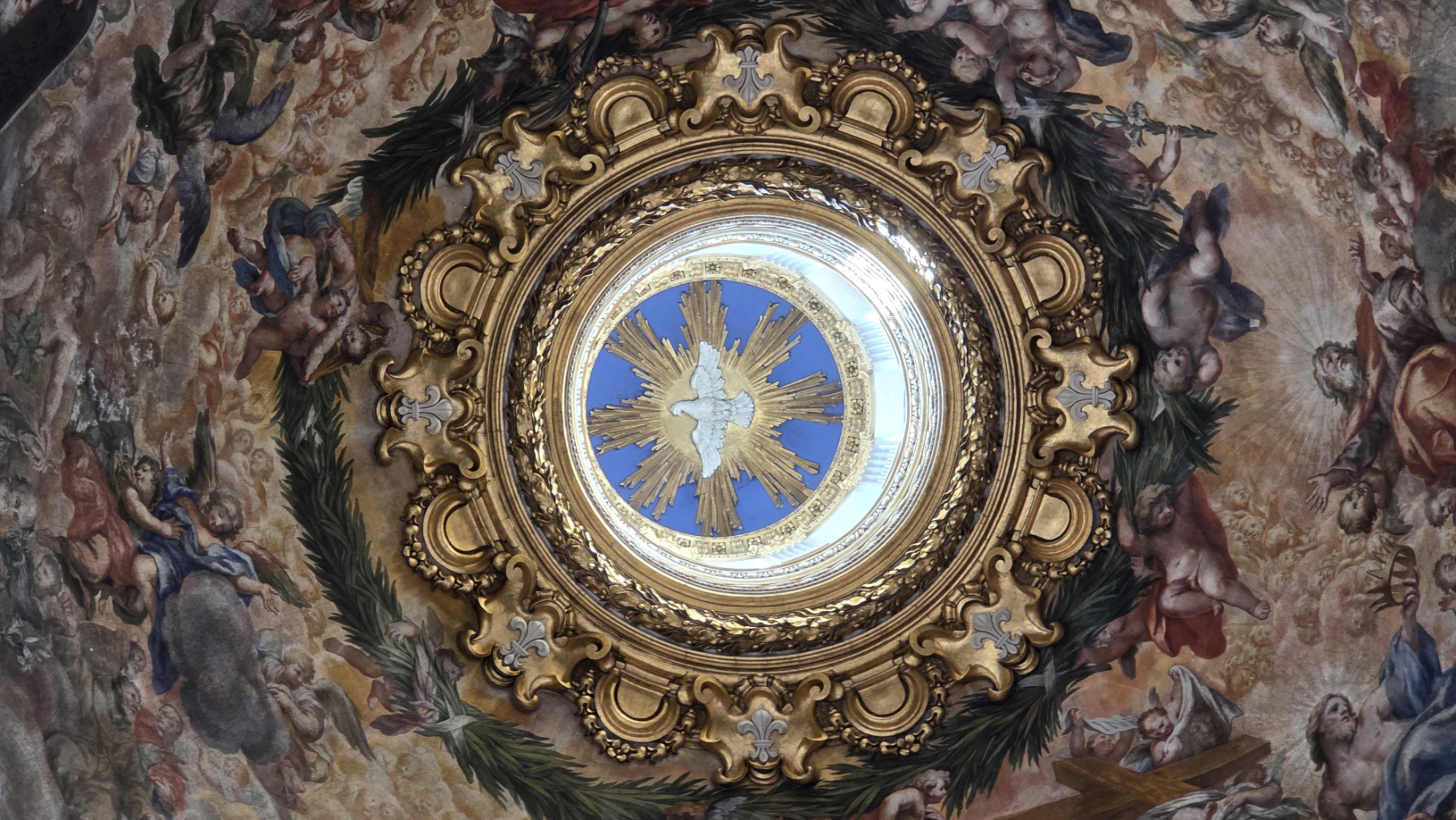 A gilded dome oculus with a stained-glass centre