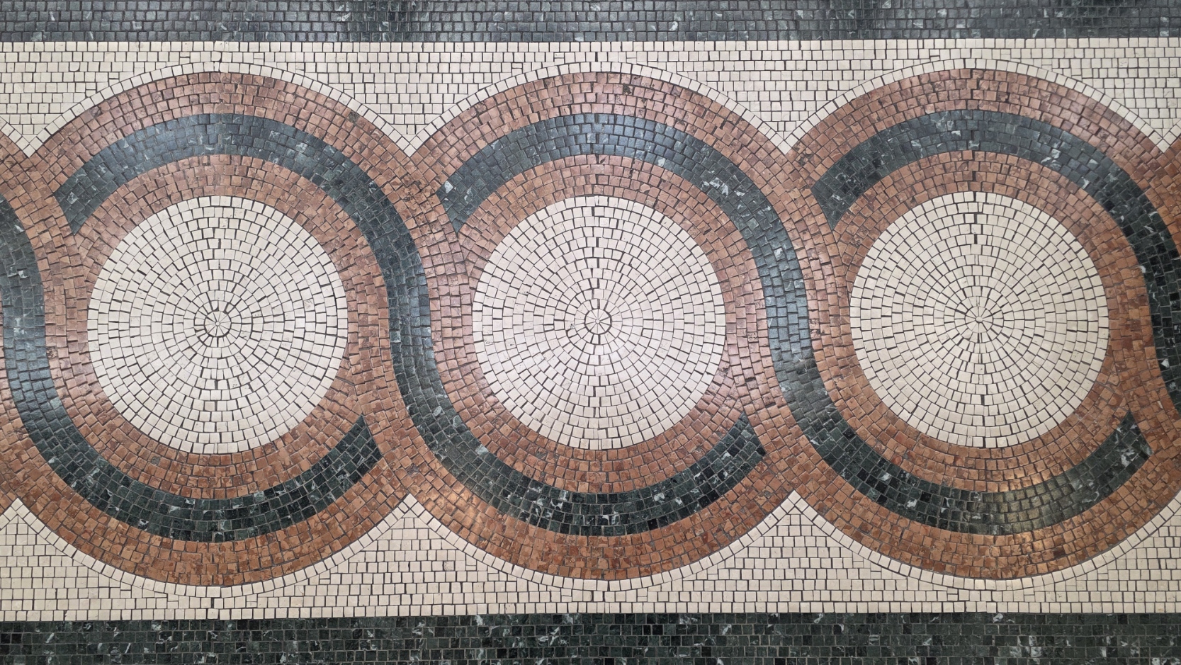A cosmatesque mosaic band of interlocking stone circles